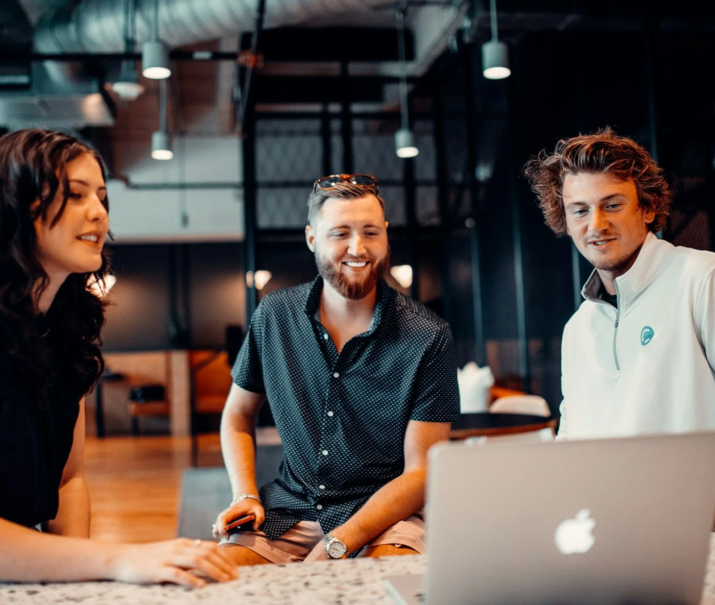 A distributed team in a working session